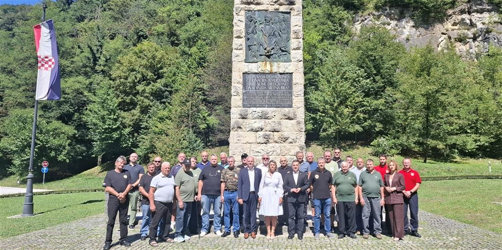 Kod spomenika himni u Zelenjaku položen vijenac povodom Dana pobjede