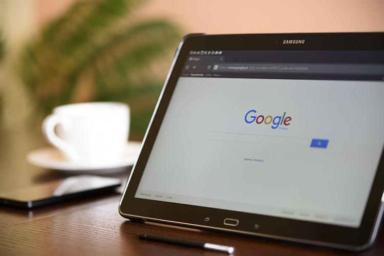 Političko oglašavanje na udaru: Google i Meta uvode stroge zabrane, male stranke u panici