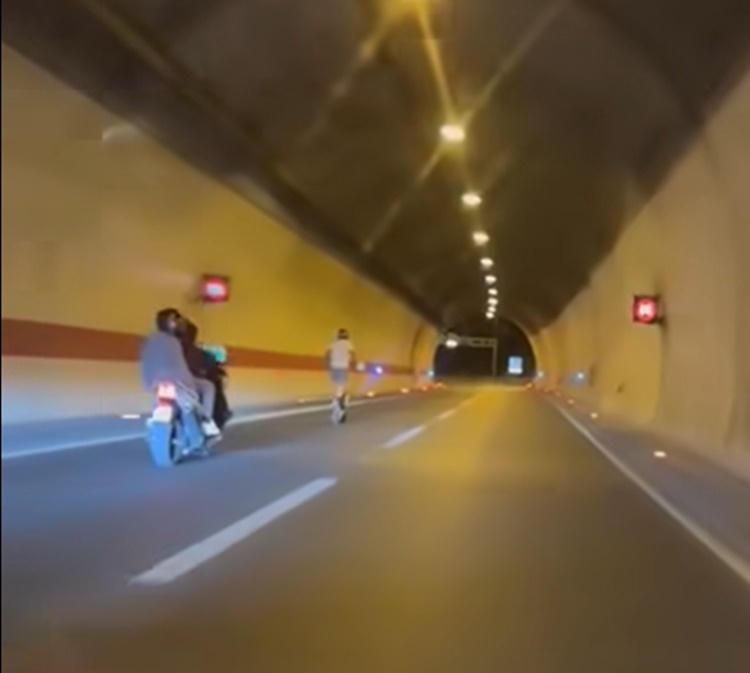 Vožnja na rubu apsurda: Romobilom po lijevoj traci brze ceste u tunelu