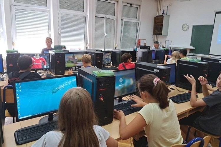 U zadnjem tjednu kolovoza očekuje nas još jedna Ljetna škola informatike – evo do kad su prijave