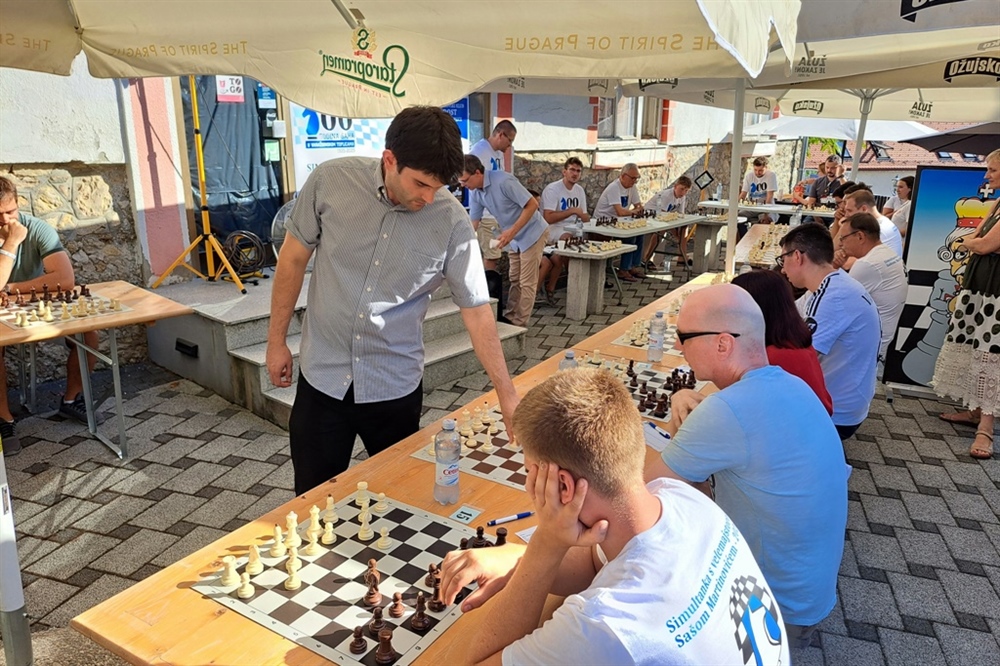Hrvatski velemajstor Saša Martinović odigrao simultanku na Lovrečevu 2025. u Varaždinskim Toplicama