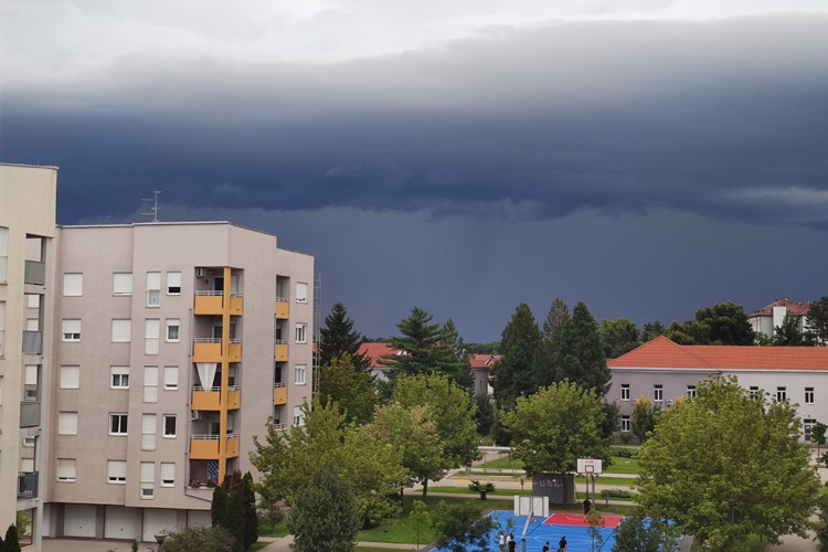 Stiže grmljavinsko nevrijeme: DHMZ izdao meteoalarm za nedjelju