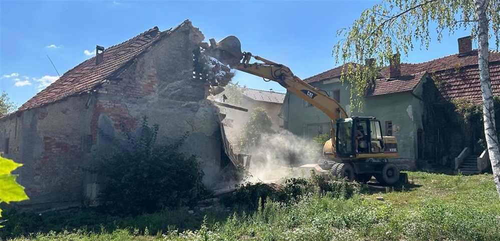 Započelo uklanjanje dotrajale gospodarske zgrade u Zlatar Bistrici