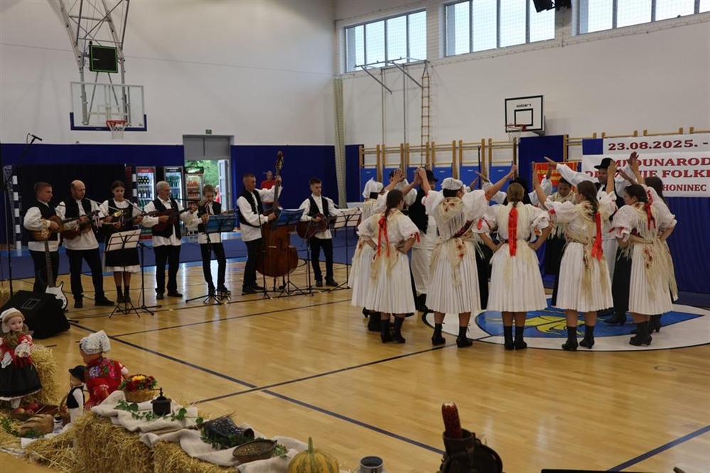 Međunarodni susret folkloraša i folklornih skupina u Strahonincu pokazao da kultura ne poznaje granice, otvorio ga župan Posavec