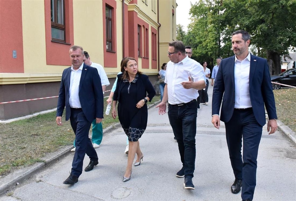 Ministrica Irena Hrstić i ministar Tonči Glavina obišli radove na izgradnji Centralnog operacijskog bloka u OB Varaždin