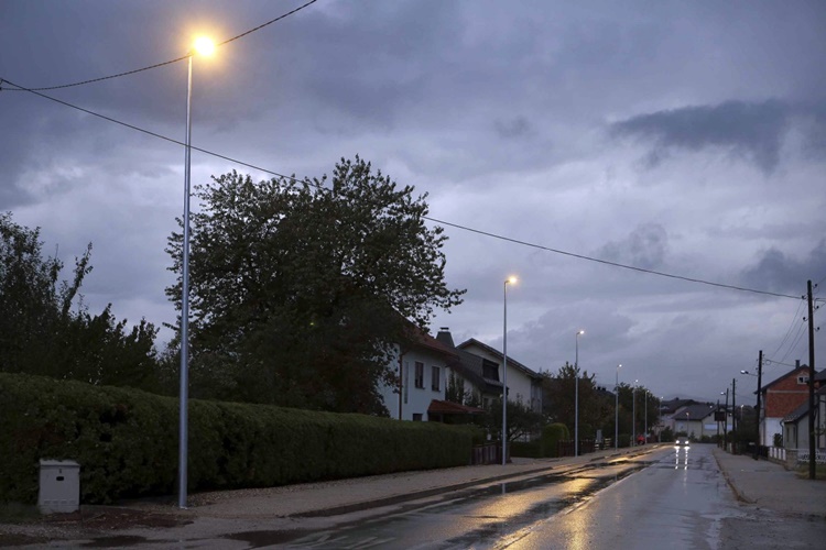 Promjenljivo i svježije vrijeme u cijeloj Hrvatskoj uz pljuskove i grmljavinu