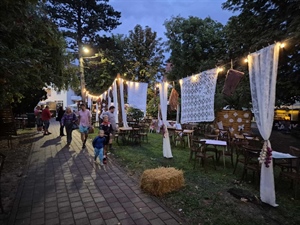 U Vrbovcu otvoren 44. Festival „Kaj su jeli naši stari“: U prvom planu pera, luk i glazbene zvijezde