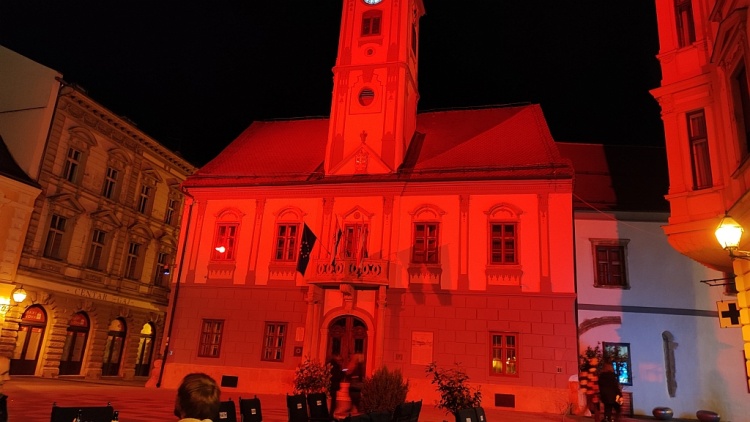 Varaždinska Gradska vijećnica u nedjelju će biti osvijetljena crvenom bojom - evo zbog čega!