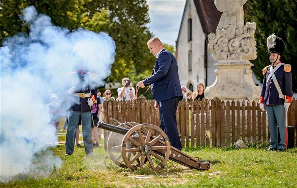 Župan Stričak obilježio Dan Varaždinske županije pucnjem iz topa na Starom gradu