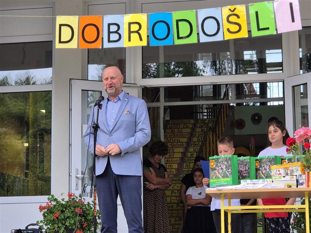 U KZŽ u novu školsku godinu kreće preko 13 tisuća učenika, župan Kolar prvi dan posjetio učenike PŠ Hrašćina