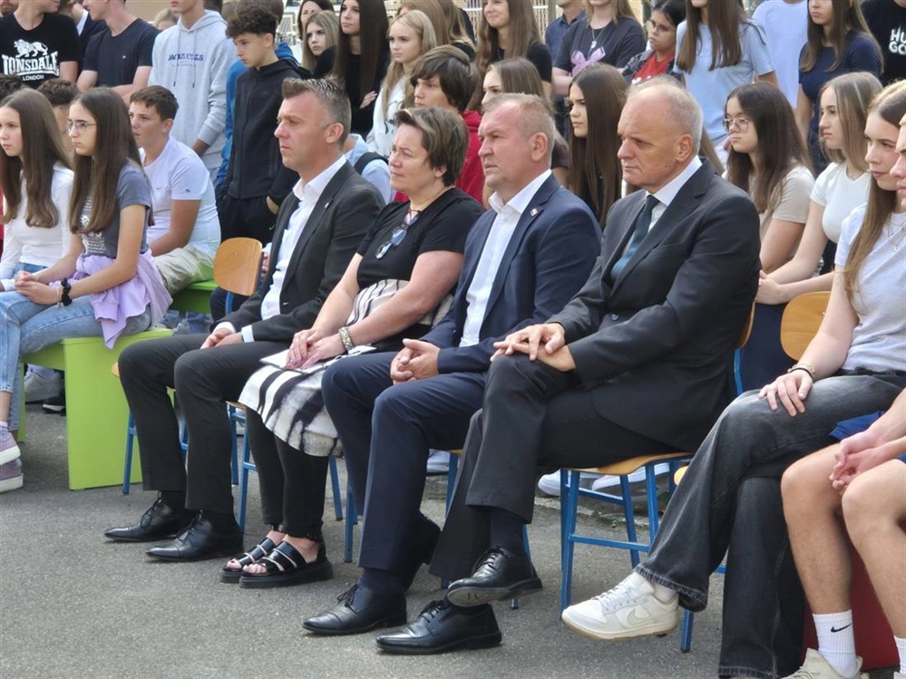 U Varaždinskoj županiji počela škola za 18.476 učenika, do kraja polugodišta nastava u jednoj smjeni – Stričak: Po tome smo prvi u Hrvatskoj!