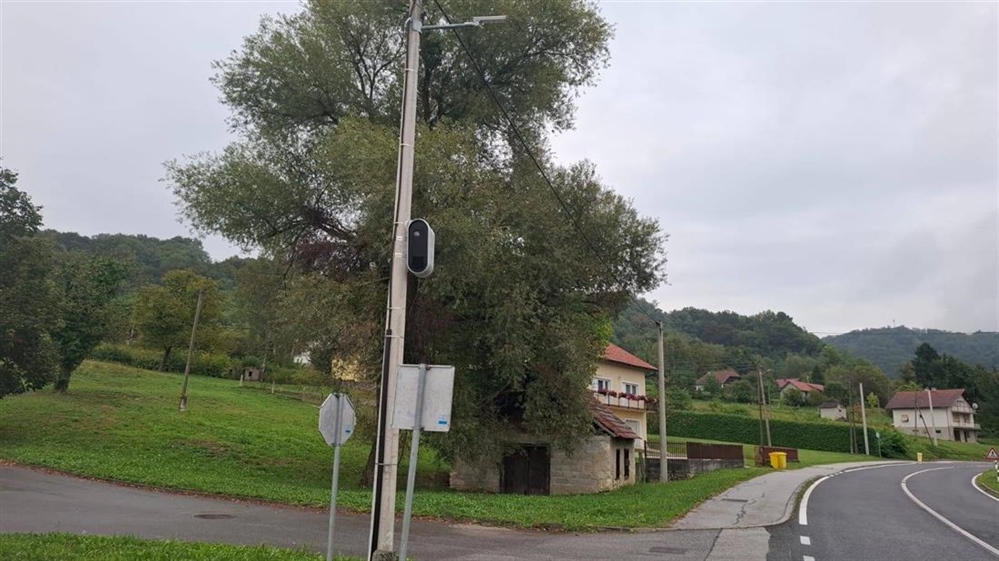 Za sigurniji promet: U naselju Risvica, na D205 postavljena kamera za nadzor brzine