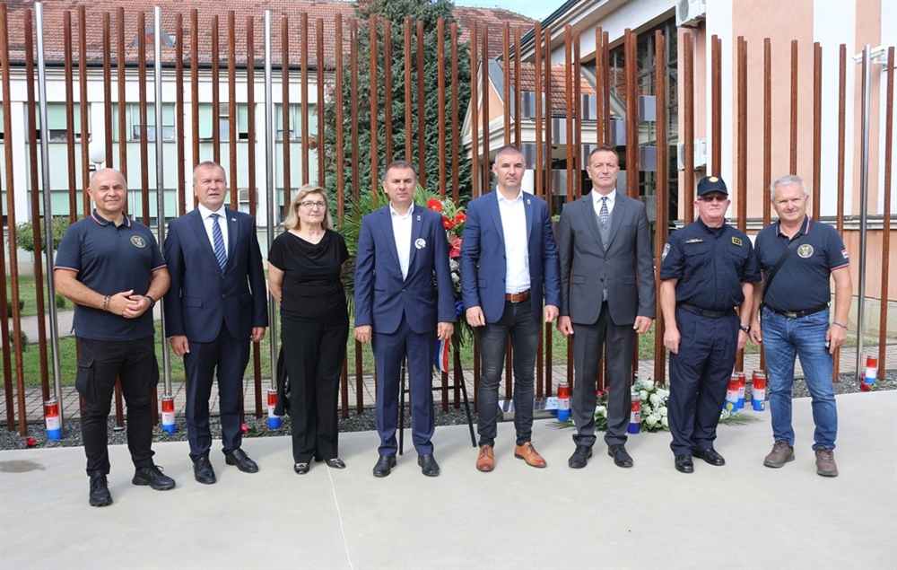 Kod spomen obilježja poginulim i nestalim policajcima obilježena obljetnica odlaska 185 policajaca PU Varaždin u obranu Vukovara