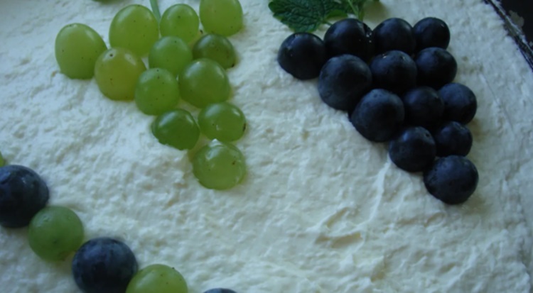 Brza jesenska torta s grožđem: desert bez pečenja koji osvaja na prvu