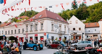 Šarm prošlih vremena: Oldtimeri i popevke pretvorili krapinski Trg u festivalsku pozornicu