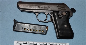 Po Zagrebu hodao s bombom i pucao, policija mu u kući pronašla arsenal oružja i streljiva te drogu