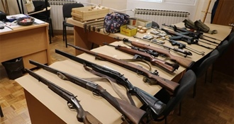 Par iz Slavonije pun oružja ko' brod – pronašli im automatske puške, ručne bombe, pištolje, streljivo i duhan