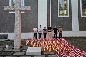 Kod Križa zahvalnosti, Mladež varaždinskog HDZ-a postavila 175 hrvatskih zastavica