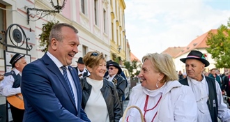 Veseli mimohod umirovljenika ispunio ulice Varaždina pjesmom i domaćim delicijama