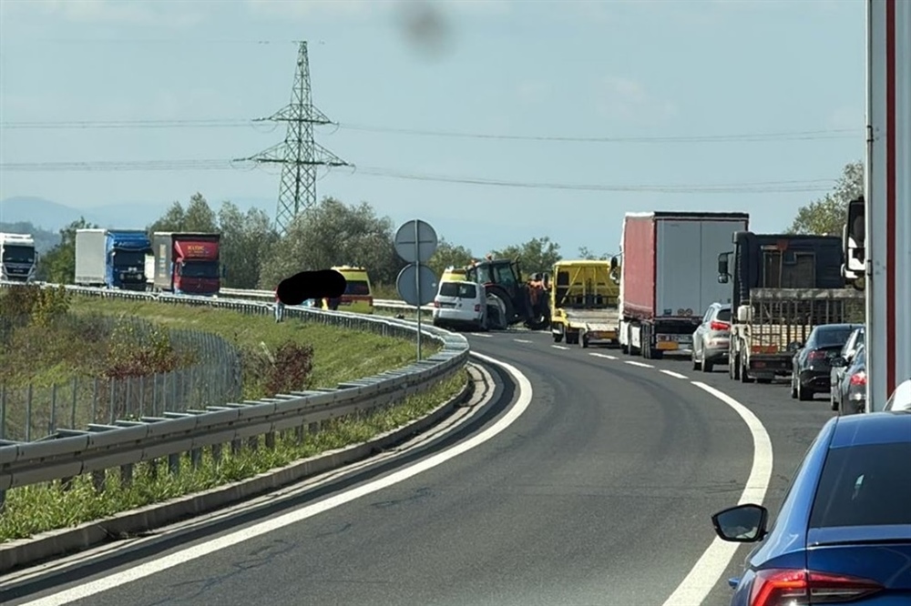 Teška nesreća na brzoj cesti između Bračaka i Mokrica – cesta zatvorena, sve hitne službe na terenu