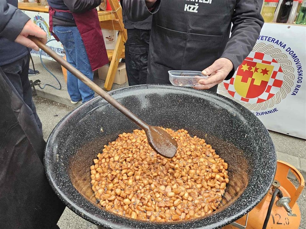 Otvorene prijave za Čvarkijadu u Oroslavju: Volite čvarke, druženje i dobru zabavu, prijavite se – broj ekipa je ograničen
