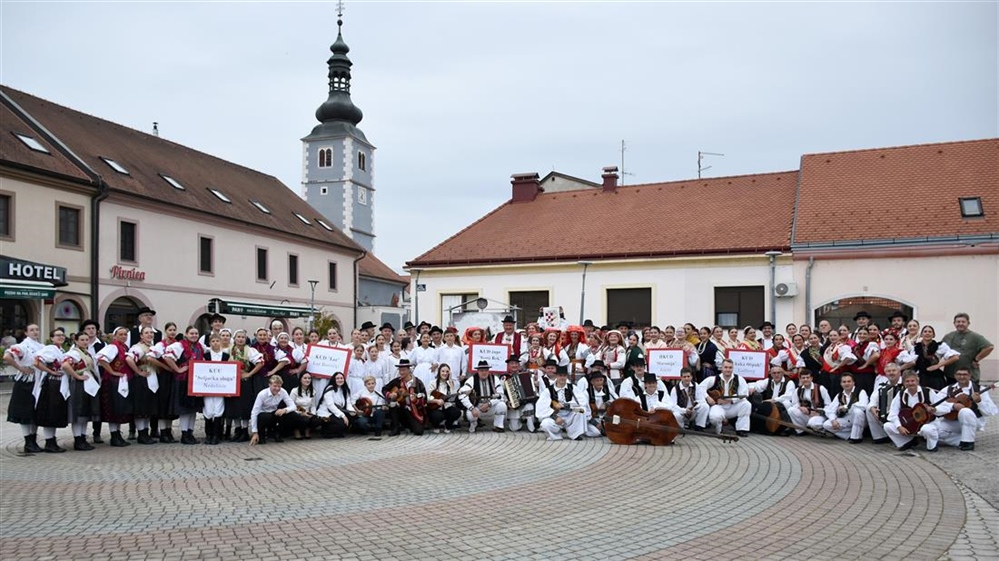 Dvadeseti Folklorni susret KUD-a Anka Ošpuh ispunio Ludbreg pjesmom i plesom