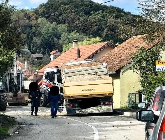 Teška prometna nesreća u Svetom Križu, jedna osoba helikopterom prevezena u bolnicu