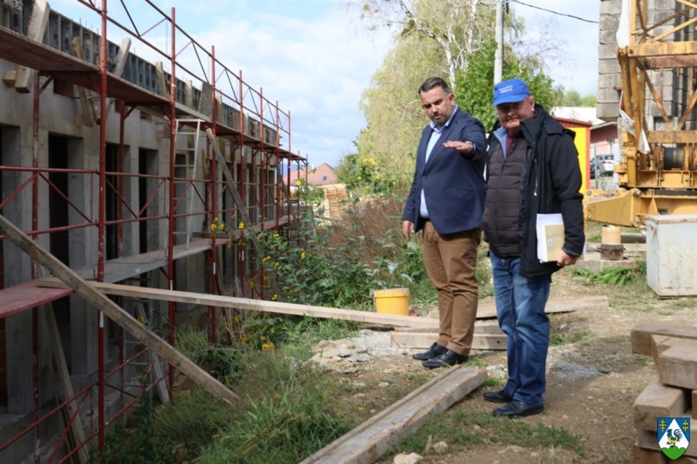 Župan Golubić obišao radove dogradnje Gimnazije Ivana Zakmardija Dijankovečkoga u Križevcima i rekonstrukcije školskog igrališta