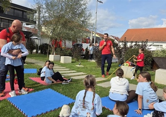 Spašavanje s poplavljenih područja - radionica zagorskih HGSS-ovaca u Maču oduševila najmlađe
