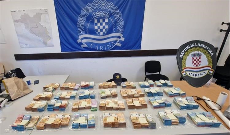 Velika zapljena gotovine u Hrvatskoj: Albanski državljanin skrivao više od 700.000 eura – uhvaćen na granici