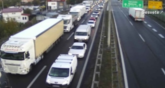 Zbog magle i kiše otežano prometovanje u unutrašnjosti, kolona kod Zagreba duga 4 kilometra