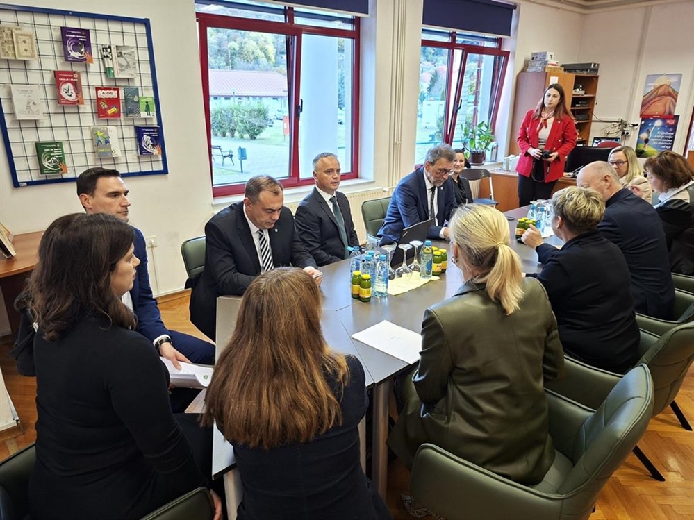 Ministar Fuchs održao sastanak s ravnateljima pregradskih škola – predstavljeni kapitalni projekti važni za obrazovanje
