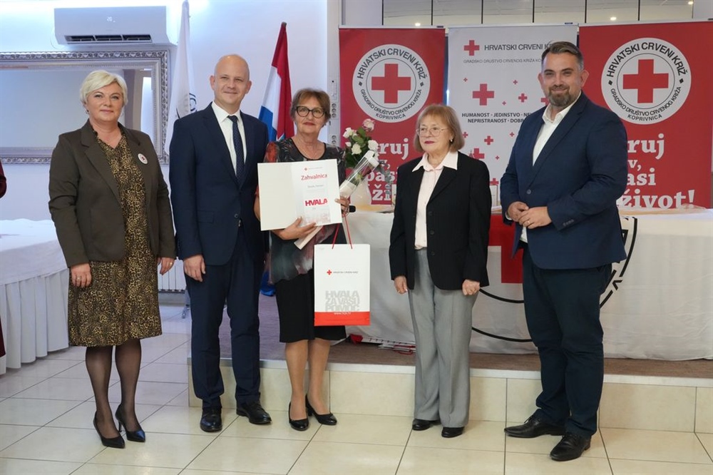 Gradsko društvo Crvenog križa Koprivnica dodijelilo priznanja darivateljima krvi, čestitao im i župan Golubić