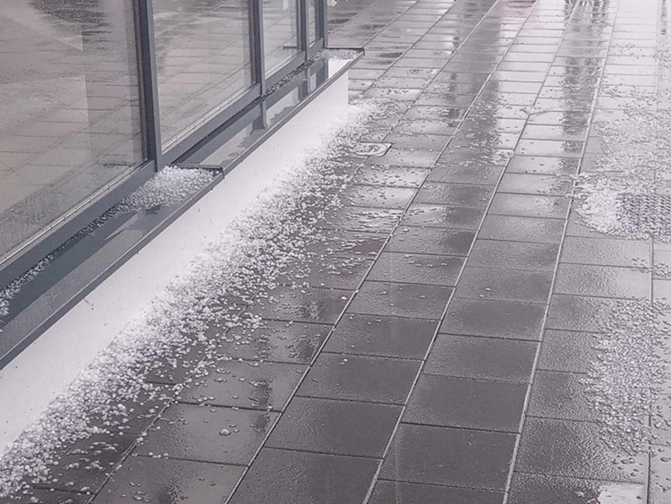 Nevrijeme pogodilo Zagreb – oluja rušila stabla i zahvatila središte grada