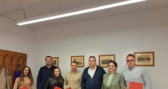 Gradonačelnik Brlek uručio prve ugovore za stambene poticaje mladima u Klanjcu