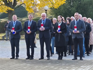 Povodom Svih svetih u Čakovcu položeni vijenci i upaljene svijeće hrvatskim braniteljima