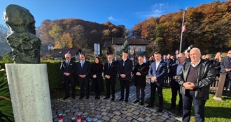 Izaslanstvo HDZ-a Krapinsko-zagorske županije povodom blagdana Svih svetih odalo počast dr. Franji Tuđmanu u Velikom Trgovišću