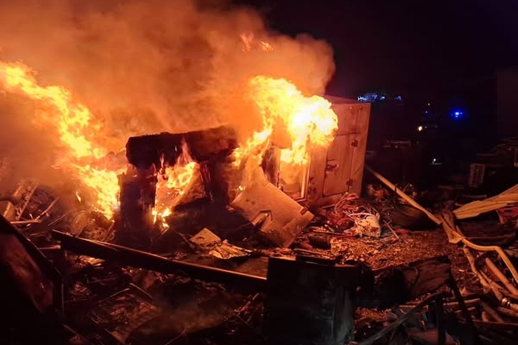 Maloljetnik kod Pazina vatru polio benzinom pa se zapalio