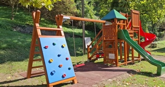 “Na radost mališana“: Uređeno dječje igralište u parku kod Gradske knjižnice u Klanjcu