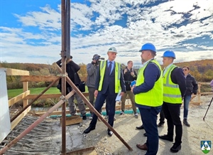 Župan Golubić i vodstvo Hrvatskih cesta obišli radove na brzoj cesti te razgovarali o ključnim projektima prometne infrastrukture