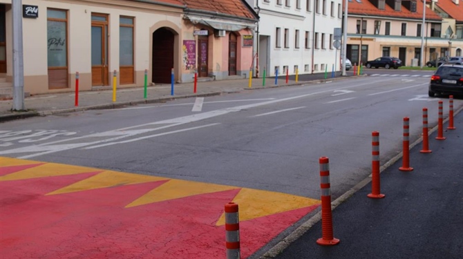 RADI VEĆE SIGURNOSTI: Sanirano i uređeno raskrižje te postavljeni dodatni šareni stupovi kod I. OŠ Čakovec