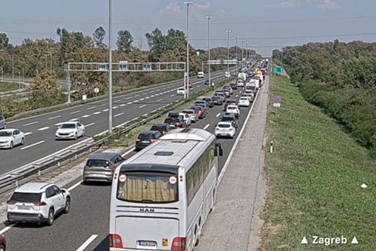 Vozači, oprez! Na A4 kolona duga 5 km, u unutrašnjosti puno magle