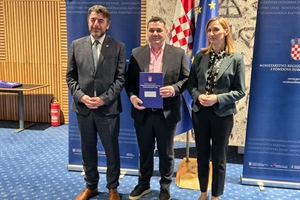 Načelniku Beloševiću uručen ugovor za bespovratnih 1,2 mil. eura za izgradnju novog vatrogasnog doma