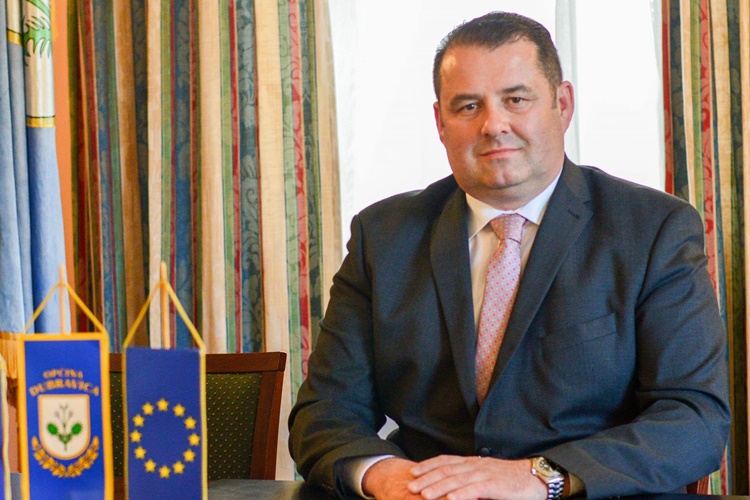 Igralište područne škole u Dubravici uskoro dobiva nove, moderne tribine