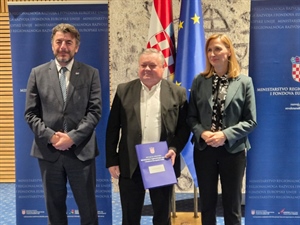 Načelniku Jagiću uručen ugovor za bespovratnih 1,5 milijuna eura za rekonstrukciju i dogradnju vatrogasnog doma u Budinščini