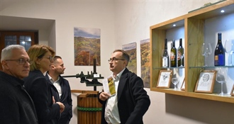 Gradonačelnik Bilić u Ludbregu otvorio izložbu “Priča o vinu“