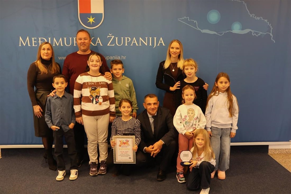 Župan Posavec čestitao malim folklorašima KUD-a Donji Vidovec na velikom uspjehu!