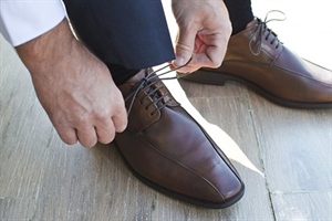 Slavonac izuo cipele u kafiću: gosti se razbježali zbog nesnosnog smrada!