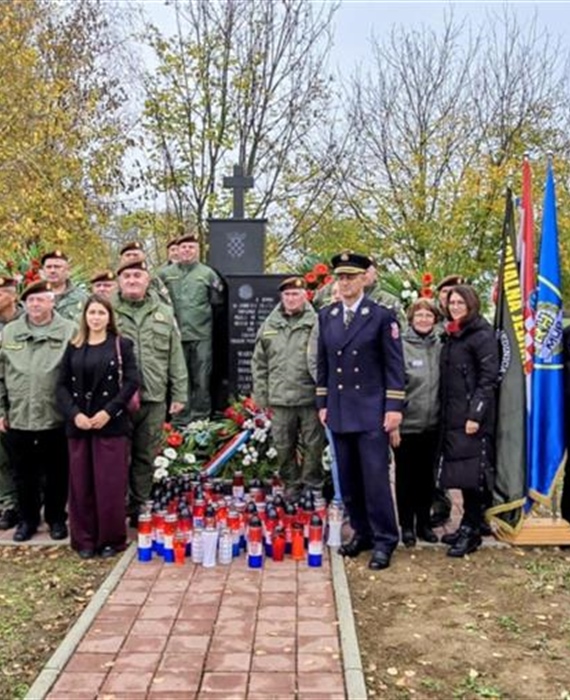 Polaganjem vijenaca u Jarmini obilježena 34. obljetnica pogibije pripadnika Specijalne jedinice policije PU varaždinske „Roda“