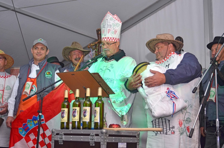 Mošta više nema, uživajte u mladom vinu jer došel je, došel sv. Martin!